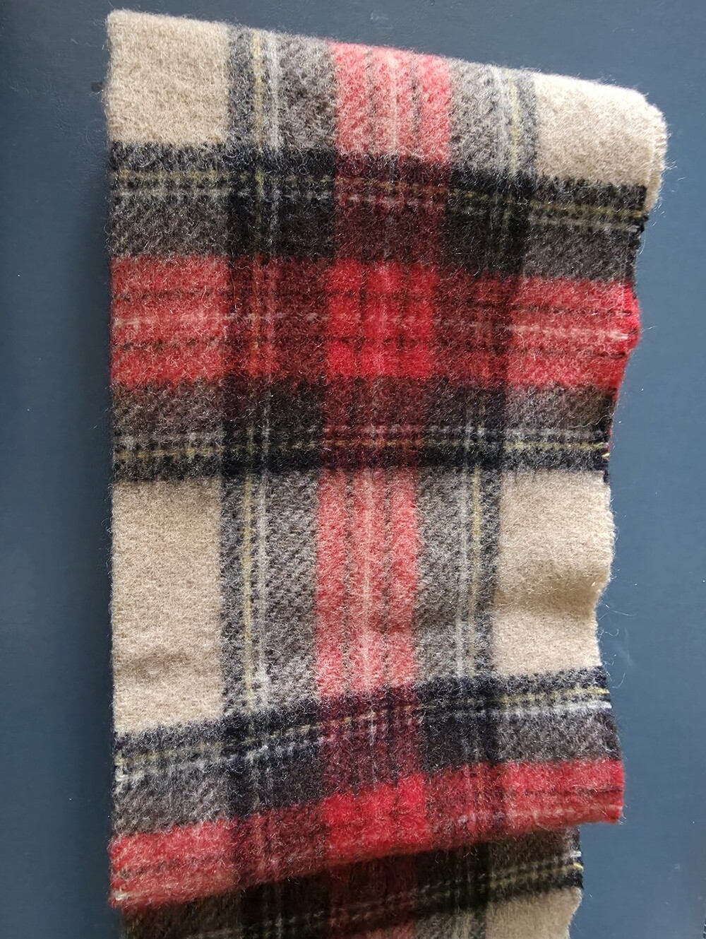 Lambs wool tartan Scarf, Oleg Cassini, Like New, Red Tan Black